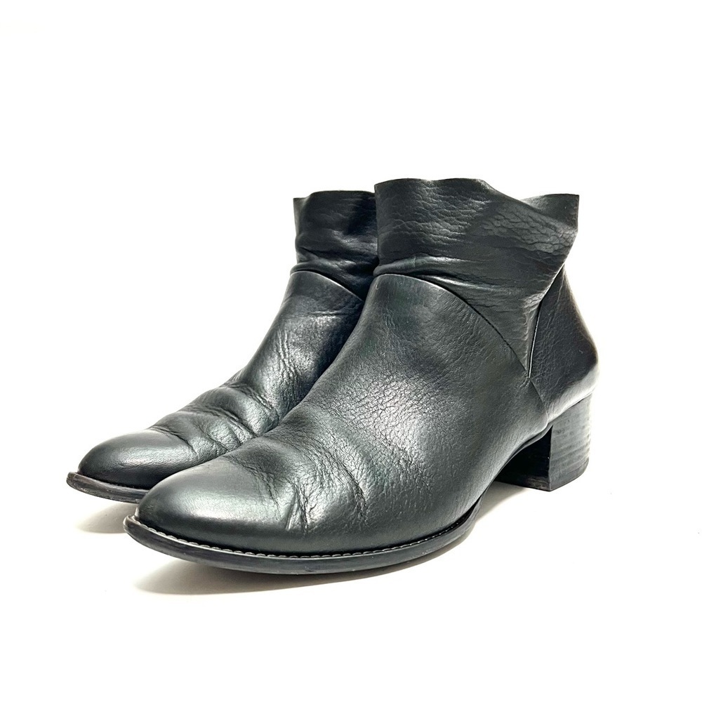 Vintage 1990s women's black leather zip up heeled ankle boots